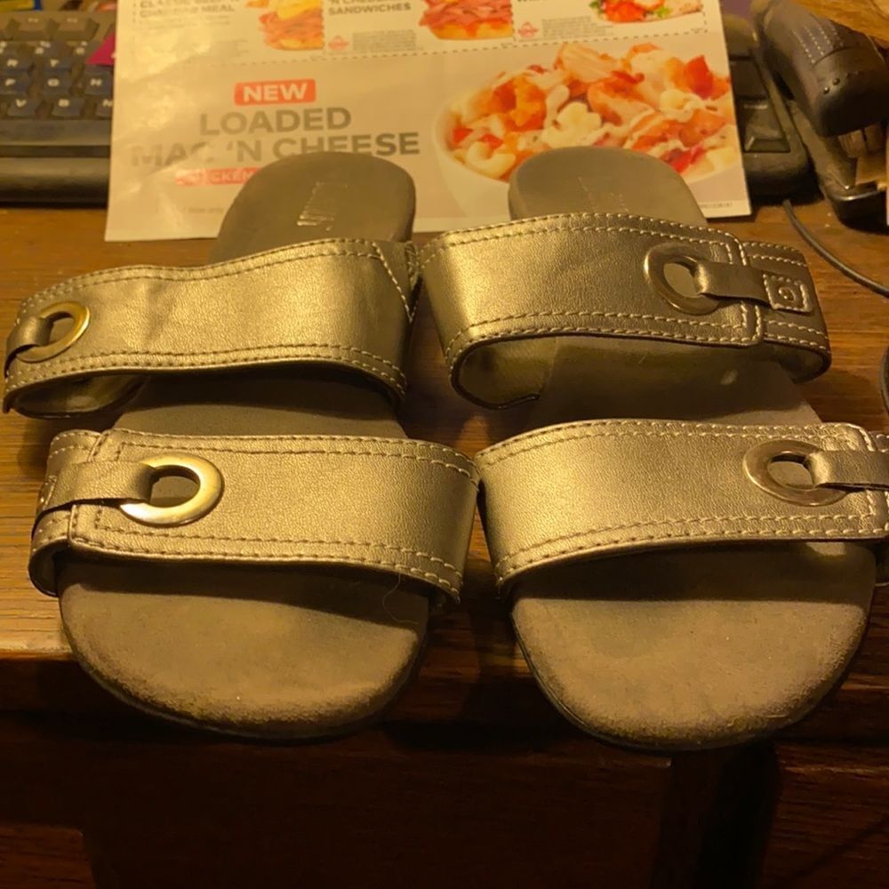Judith Silver sandals sz. 7.5